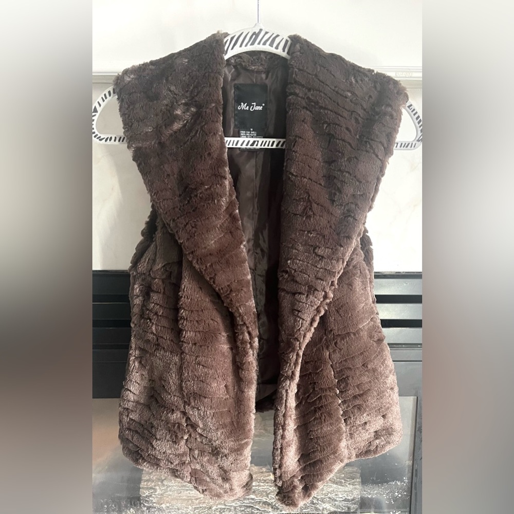 Me Jane Brown Vest Size Small